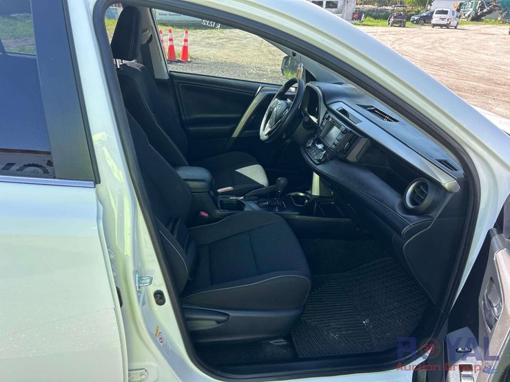2018-toyota-rav4-image-30