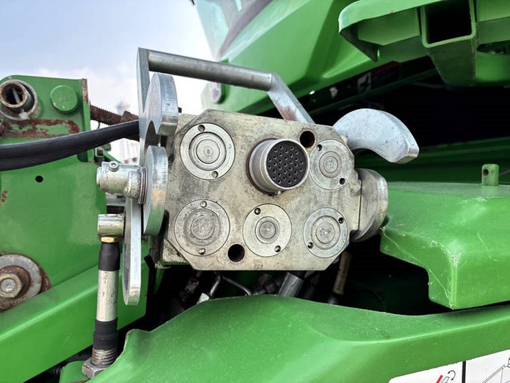 2014-john-deere-s690-image-12