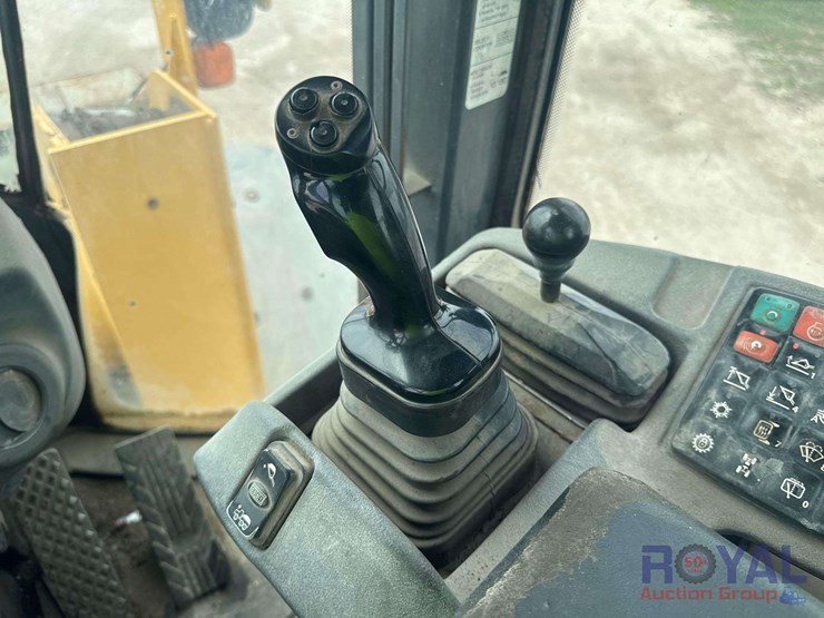 2013-deere-544k-image-17