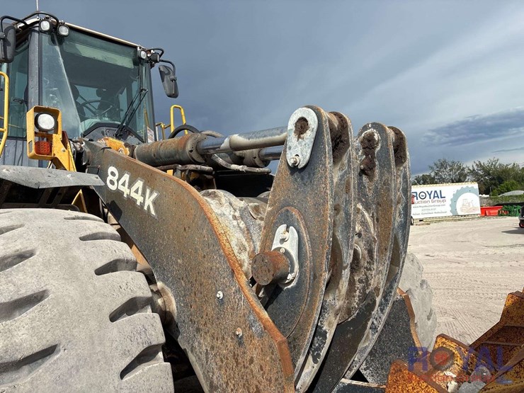 2011-deere-844k-image-32