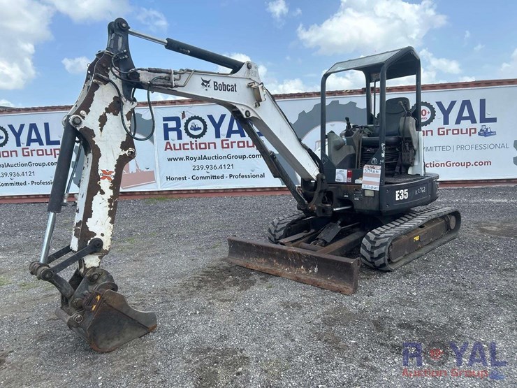 2016-bobcat-e35-image-1