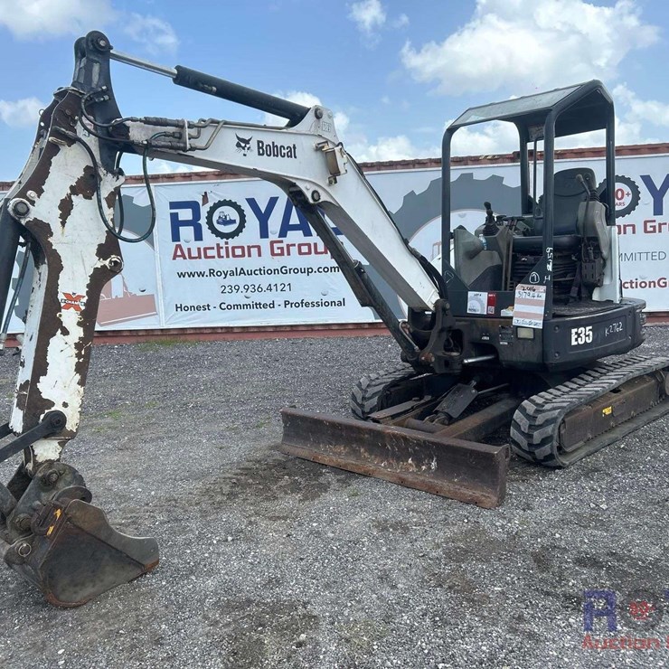 2016 BOBCAT E35
