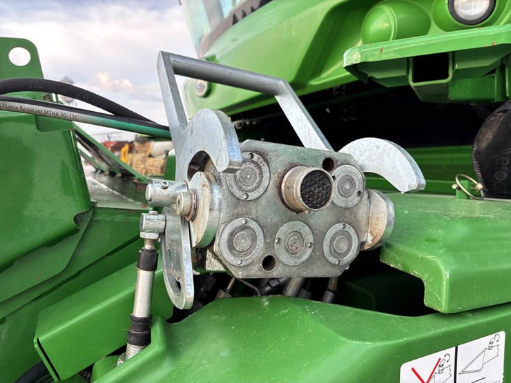 2015-john-deere-s680-image-15