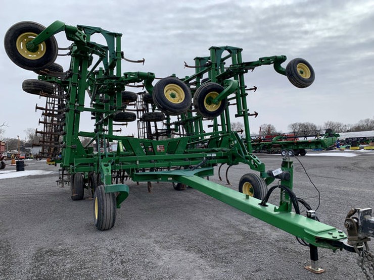 2013-john-deere-2210-image-1