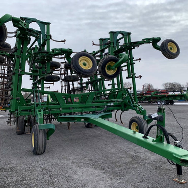 2013 JOHN DEERE 2210