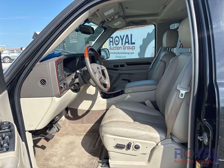 2006-cadillac-escalade-image-14