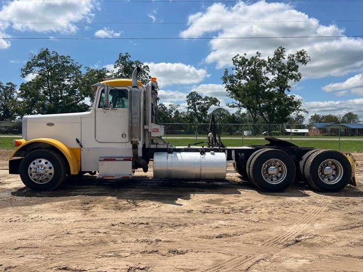 1996-peterbilt-379-image-1