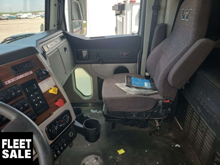 2014-western-star-4900-image-11