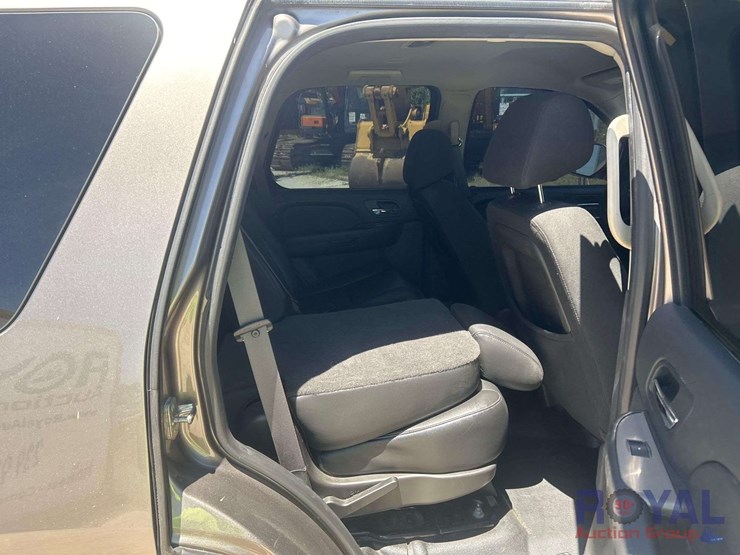 2014-chevrolet-tahoe-image-24
