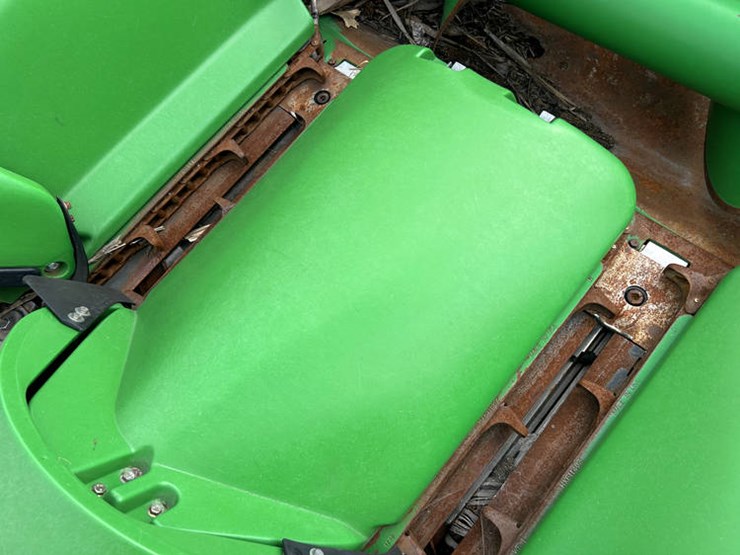 2011-john-deere-608c-image-47
