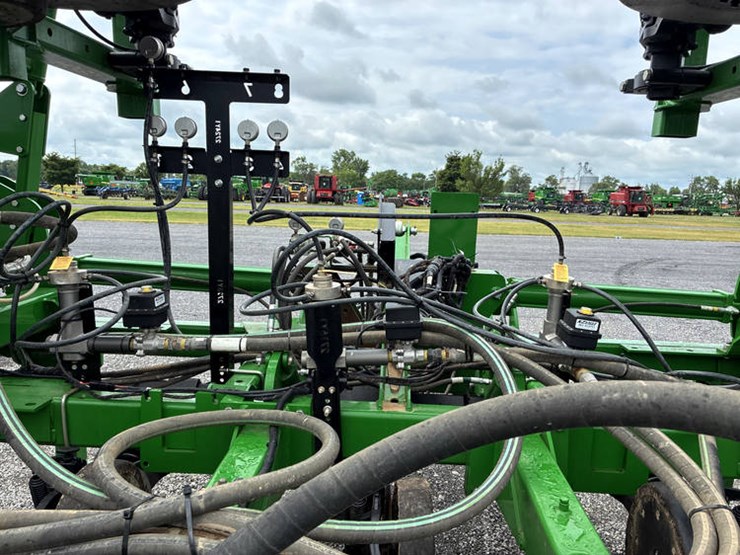 2023-john-deere-2510h-image-63