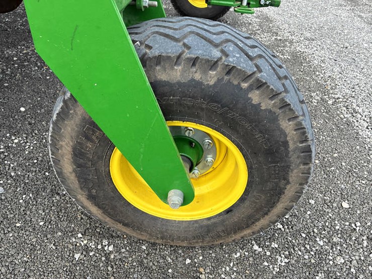 2023-john-deere-2510h-image-47