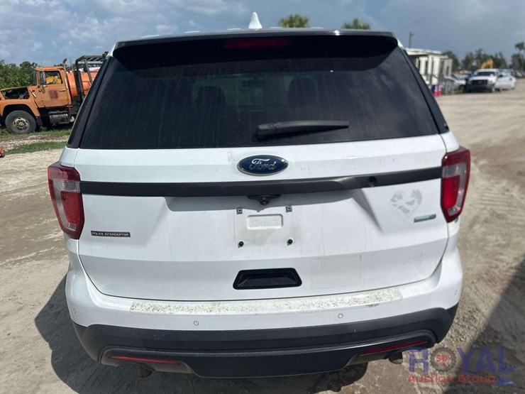 2016-ford-explorer-image-14