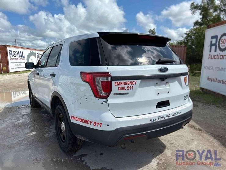 2016-ford-explorer-image-4