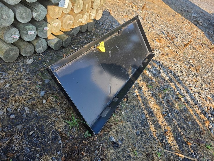 new-kivel-skidloader-hitch-image-1
