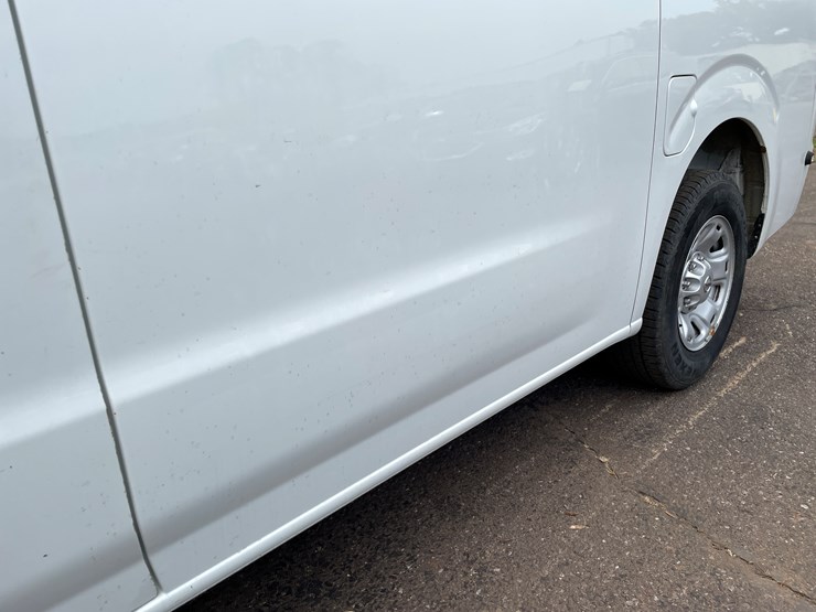 2013-nissan-nv2500-image-18