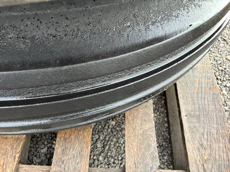 #113245-•-11.25-24-tires-on-jd-rims-image-5