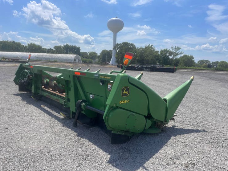 2011-john-deere-608c-image-12