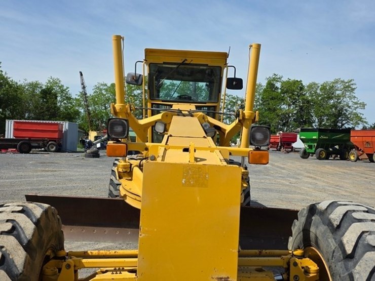 2001-deere-670c-image-47