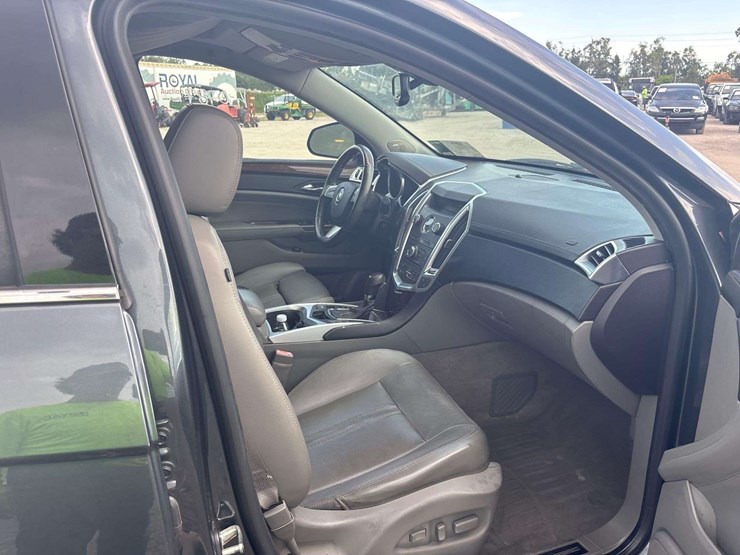2012-cadillac-srx-image-24