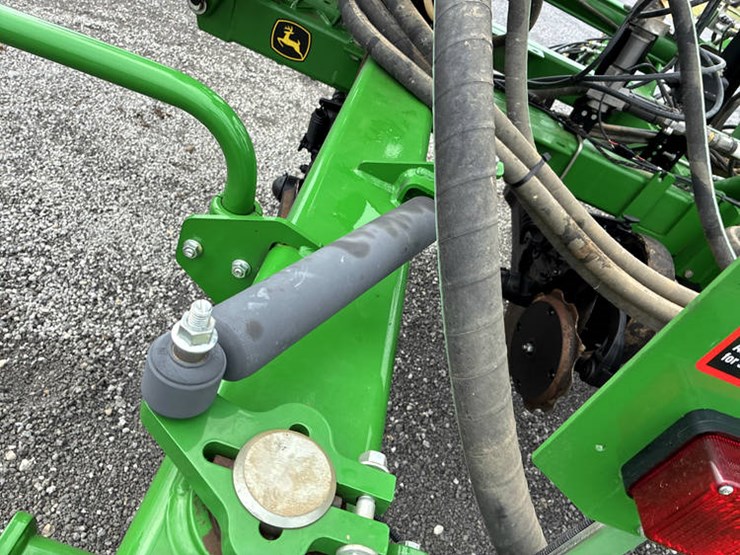 2023-john-deere-2510h-image-52