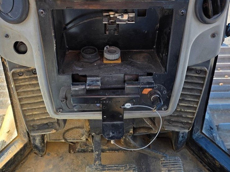 2019-caterpillar-d6n-lgp-image-76