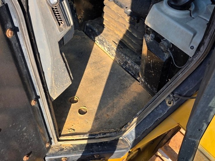 2019-caterpillar-d6n-lgp-image-65