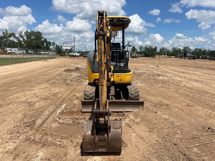 komatsu-pc27mr-2-image-7