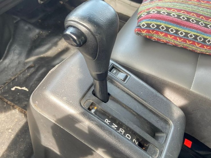 2016-hino-268-image-30