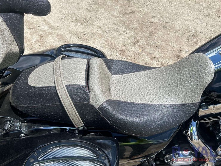 2012-harley-davidson-flhx-street-glide-motorcycle-image-9