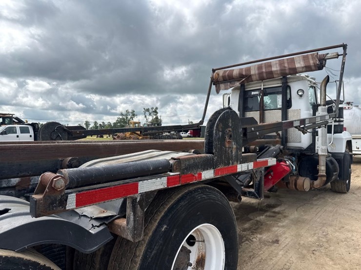 2001-mack-rd688s-image-19