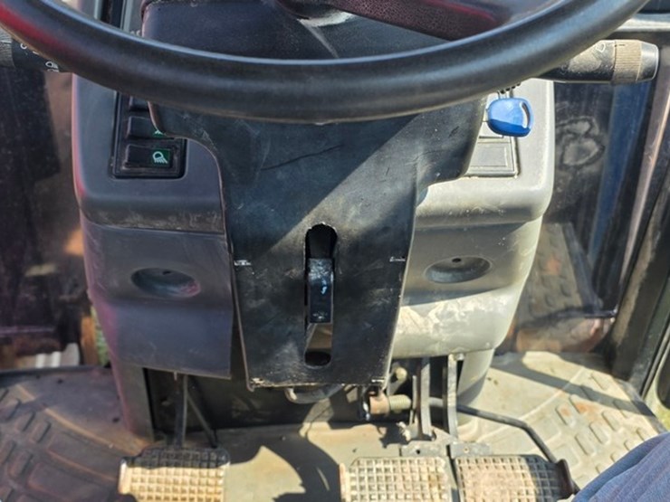 new-holland-ts100-image-61