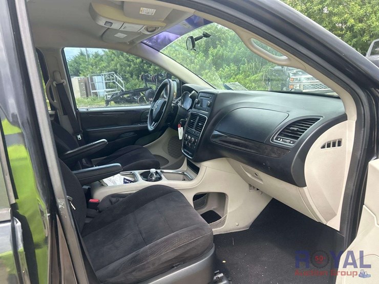 2014-dodge-grand-caravan-image-21
