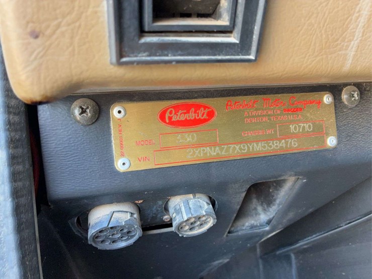 2000-peterbilt-330-image-29