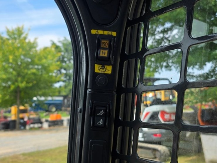 2023-bobcat-t770-image-60