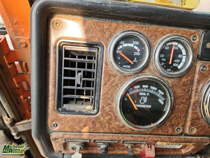 2007-freightliner-fld120-image-13