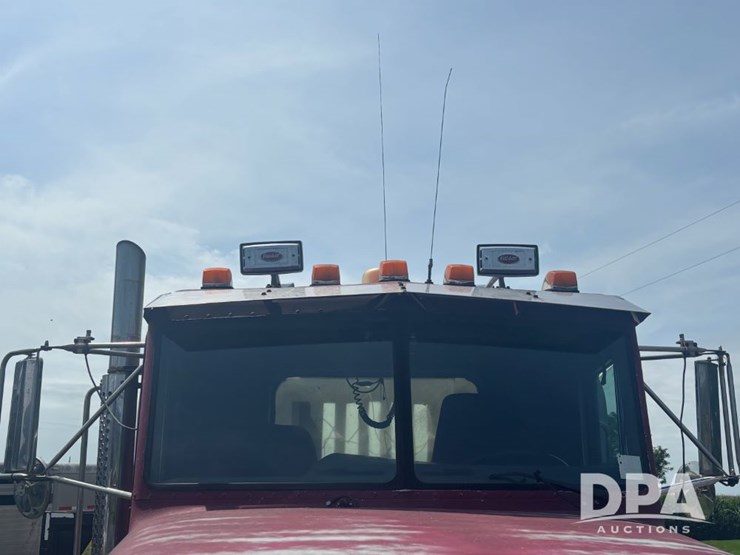 1987-peterbilt-377-image-2