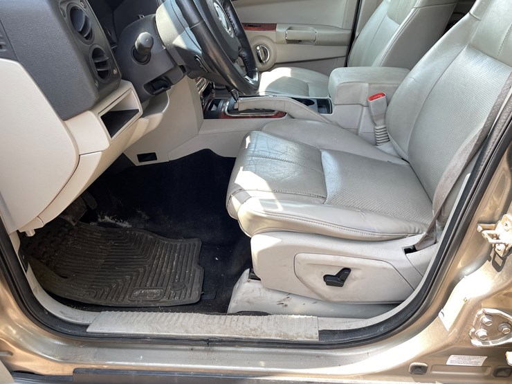 2006-jeep-commander-image-25