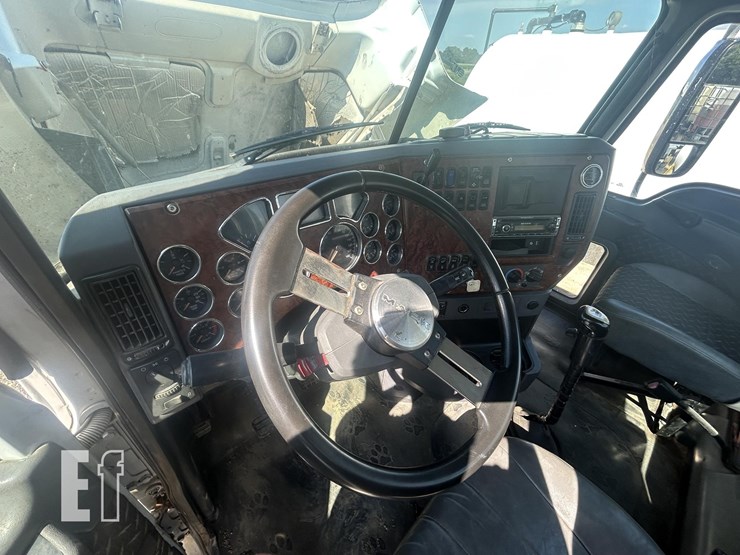 2011-mack-pinnacle-cxu613-image-18