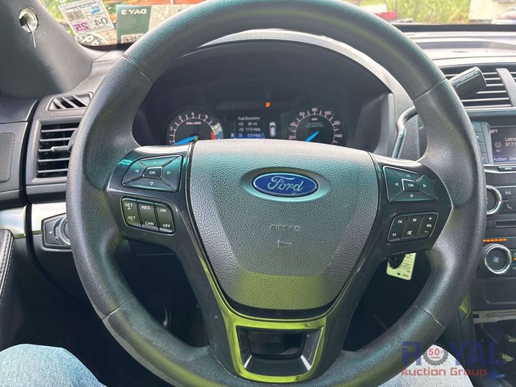 2016-ford-explorer-image-12