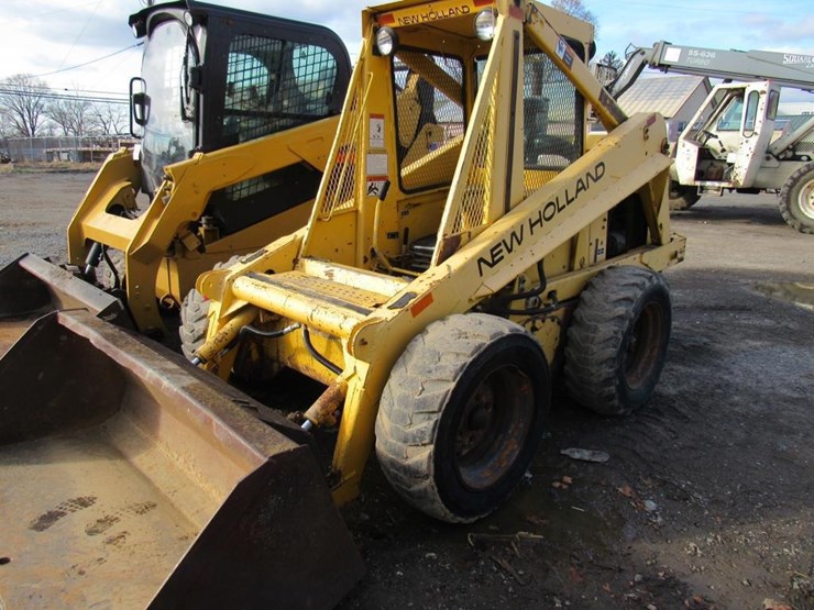 new-holland-l779-image-9