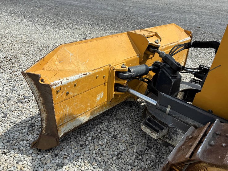 2022-john-deere-450-image-19