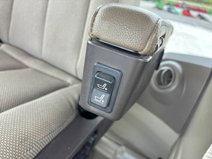 2021-john-deere-8rx-310-image-90