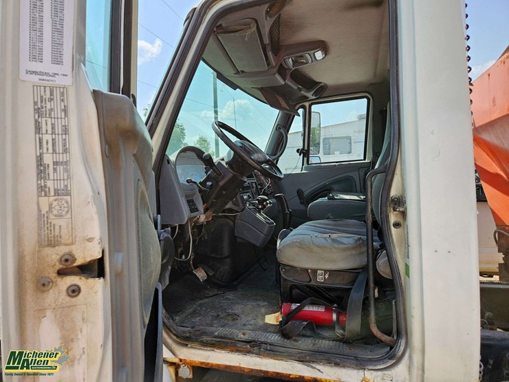 2006-international-durastar-4400-image-23