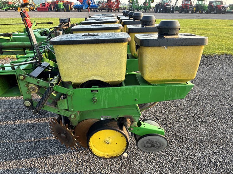 john-deere-7000-image-36