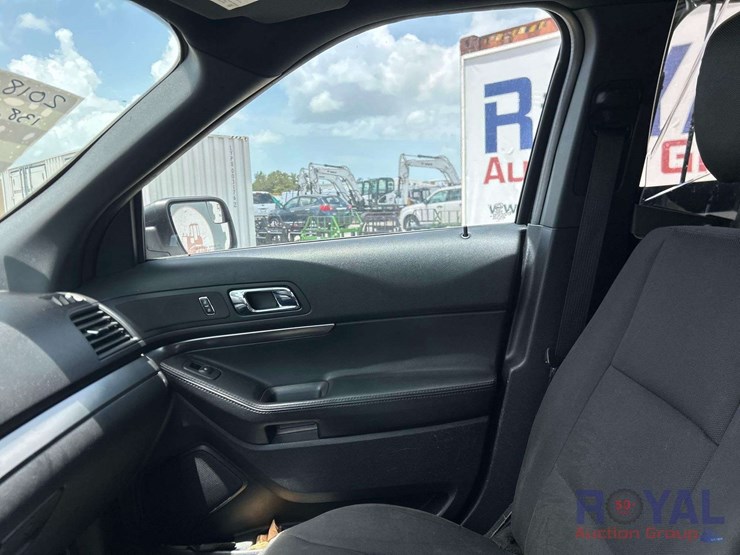 2018-ford-explorer-image-16