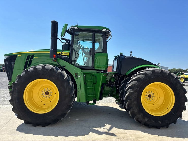 2023-john-deere-9r-440-image-10