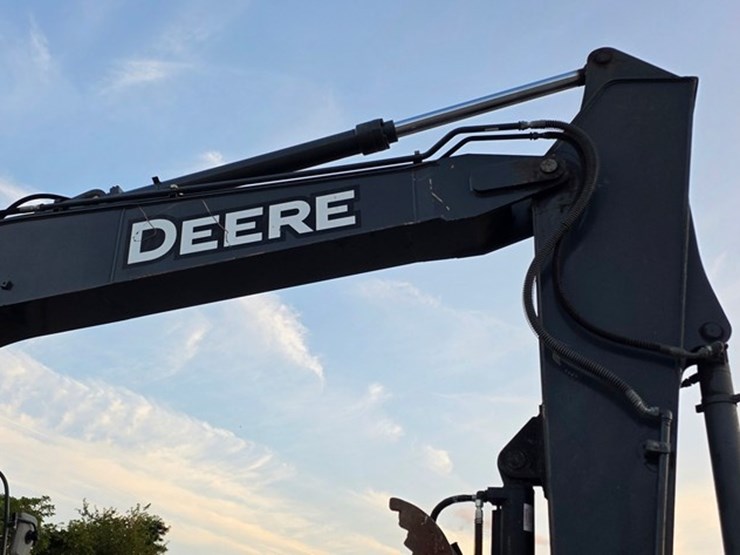 2013-deere-160g-lc-image-52