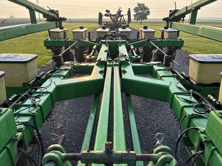 john-deere-7000-image-12