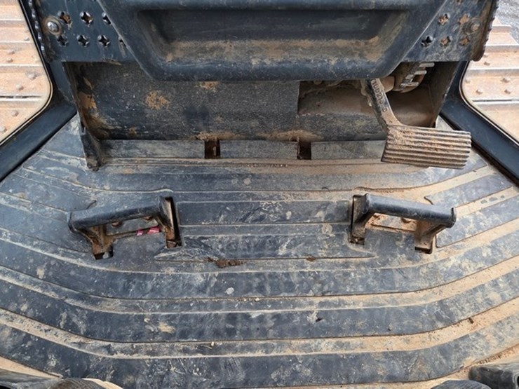 2014-deere-700k-lgp-image-72